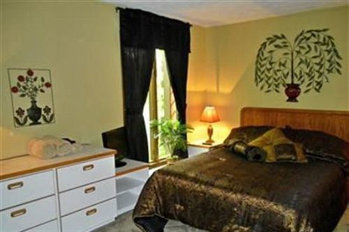 Eaton Whispering Oaks Bed & Breakfast الغرفة الصورة